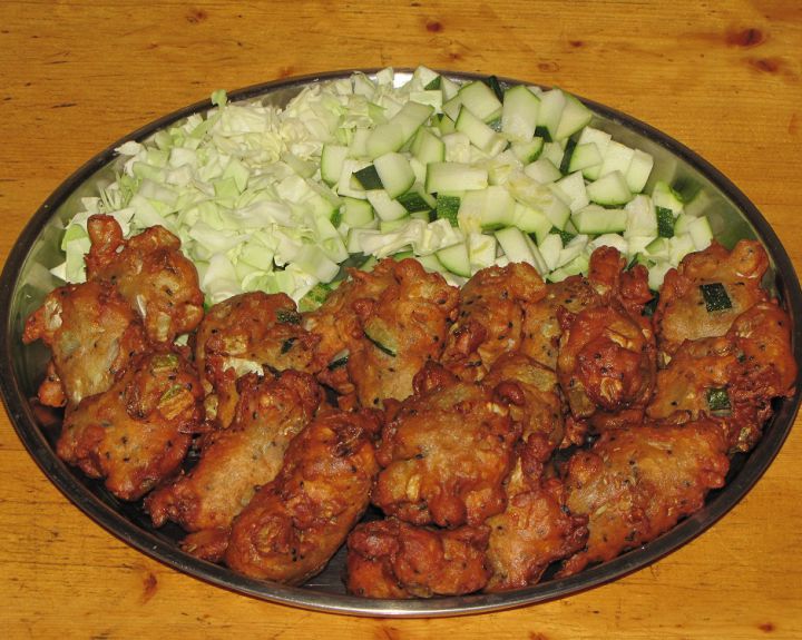 Daržovės žirnių miltų tešloje (pakoros)