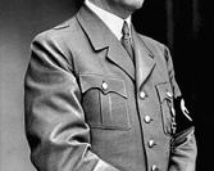 A. Hitlerį kamavo nekontroliuojamas meteorizmas ir priklausomybė nuo kokaino