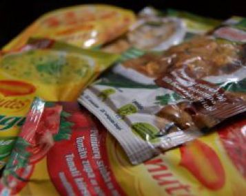 Užpilamos sriubos: ar pagrįstai jas vadiname „nafta“ ir „plastmase“?