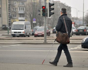 Aklųjų „baltąją lazdelę“ pakeis pjezoelektrinis liestukas 