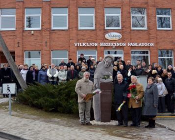 Vilkijoje – medikų darbą globojančio šv. Luko skulptūra