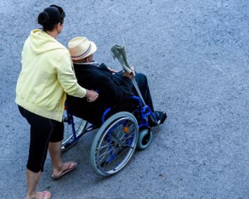 Vienišiems neįgaliems senjorams - išskirtinis dėmesys