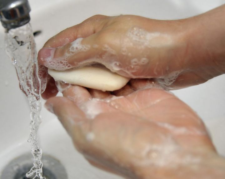 Nuo virusų saugo rankų higiena: ar mokate jas tinkamai plauti?