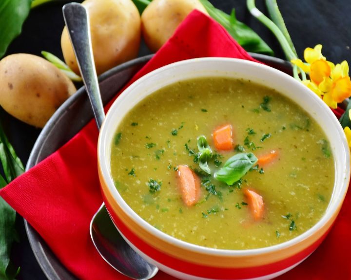 Rudeninės daržovių ir kruopų sriubos: kuo naudingos ir kaip jas paruošti   