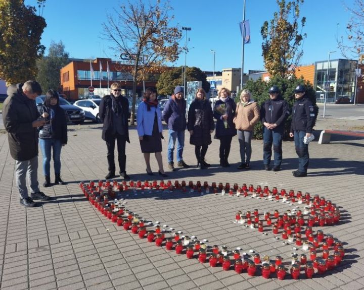 Degančios žvakutės nušvietė miestų ir miestelių aikštes: pagerbti organų donorai