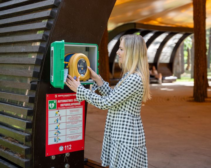 Druskininkų mieste ir seniūnijose sumontuoti gyvybę gelbstintys defibriliatoriai