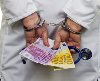 Panevėžio ligoninės vadovo korupcijos byla: parankūs sandoriai už „dovanėles“
