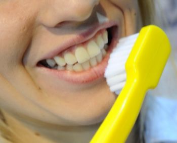 Lietuviai vis labiau rūpinasi burnos sveikata: specialistai sulaukia vis daugiau klausimų