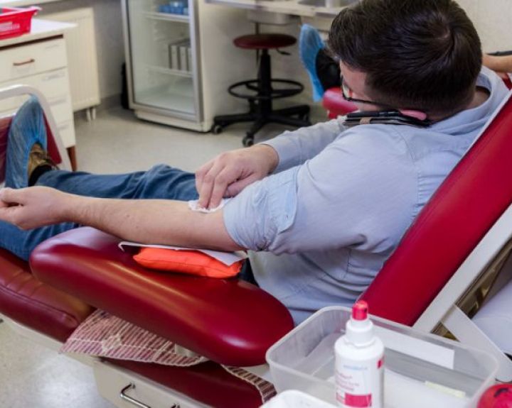 Santaros klinikos dėkoja kraujo donorams ir laukia jų pagalbos vasarą