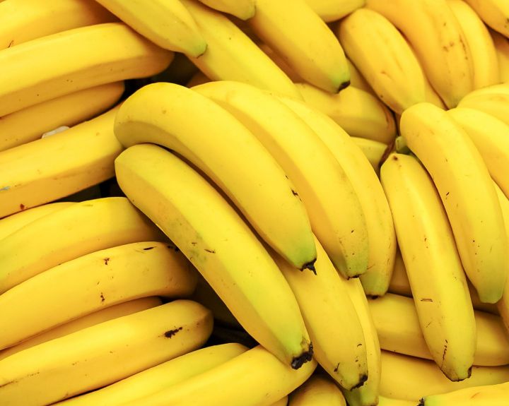 Siūlo atkreipti dėmesį į bananų lipdukus – tręšti, ekologiški, o gal genetiškai modifikuoti? 