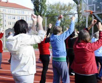 Atėjus rudeniui, priminimas senjorams: raskite būdų judėti ir namuose