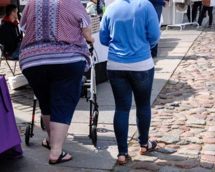 Antsvoris ir sėdimas gyvenimo būdas – tiesus kelias į onkologines ligas