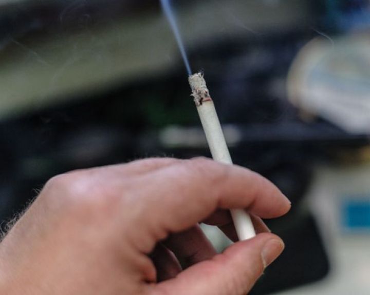 Priklausomi nuo cigarečių: ar pavyks uždrausti kenkti sveikatai?