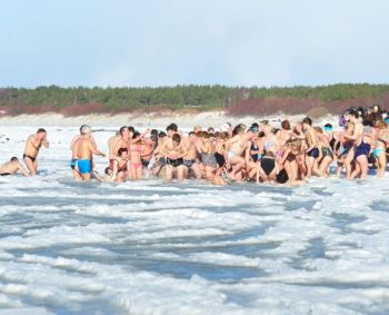 Kaip tinkamai pasiruošti žiemos maudynėms